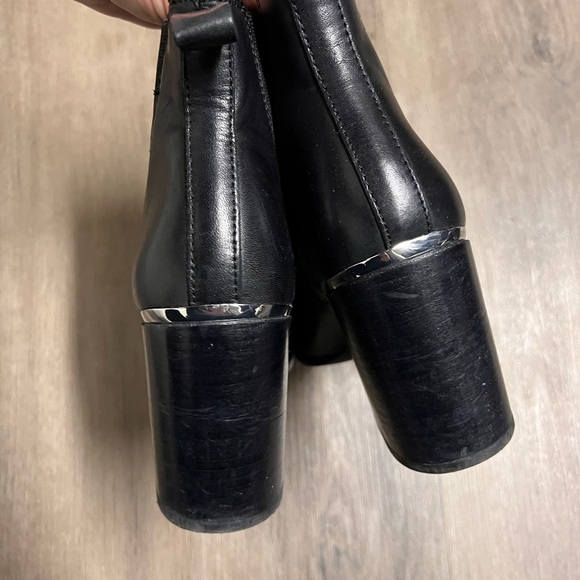 Steve Madden Black Leather Chelsea Boots - Picture 3 of 6